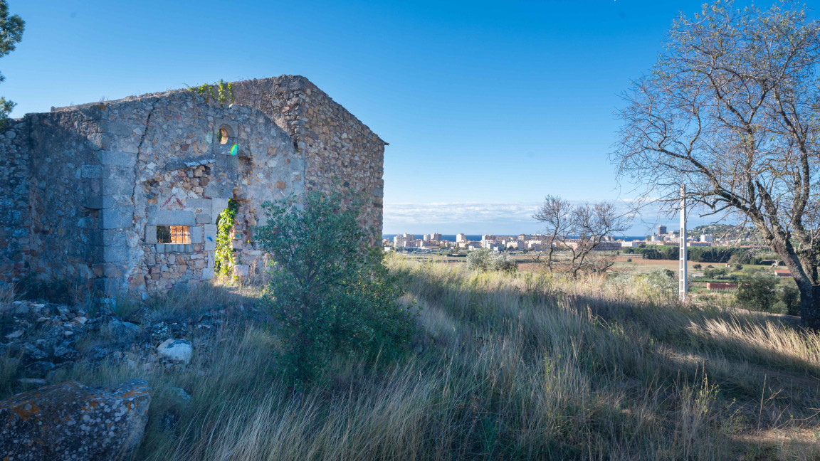 The chapel of Sant Daniel with the coast of Sant Antoni de Calonge in the background.